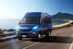 iveco-daily_minibus_in_fahrt
